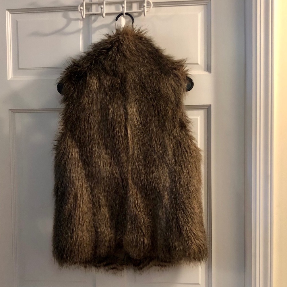 LOFT Faux fur vest with pockets, Small - Picture 3 of 5